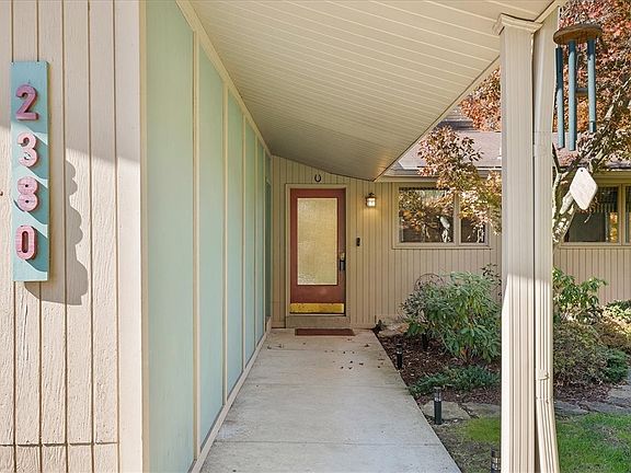4th image of 2380 Willow Dr