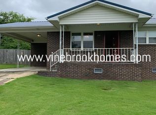 569 1st St SW, Graysville, AL 35073