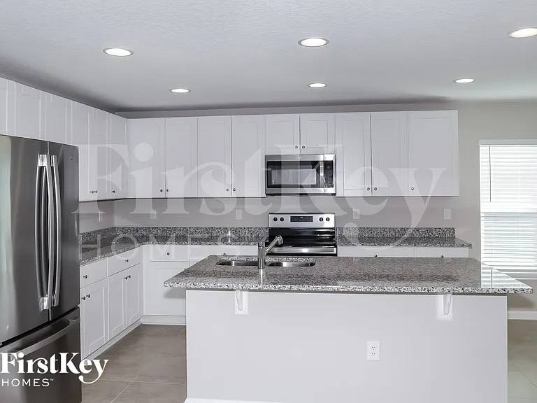 445 Earhart Dr — Photo 7