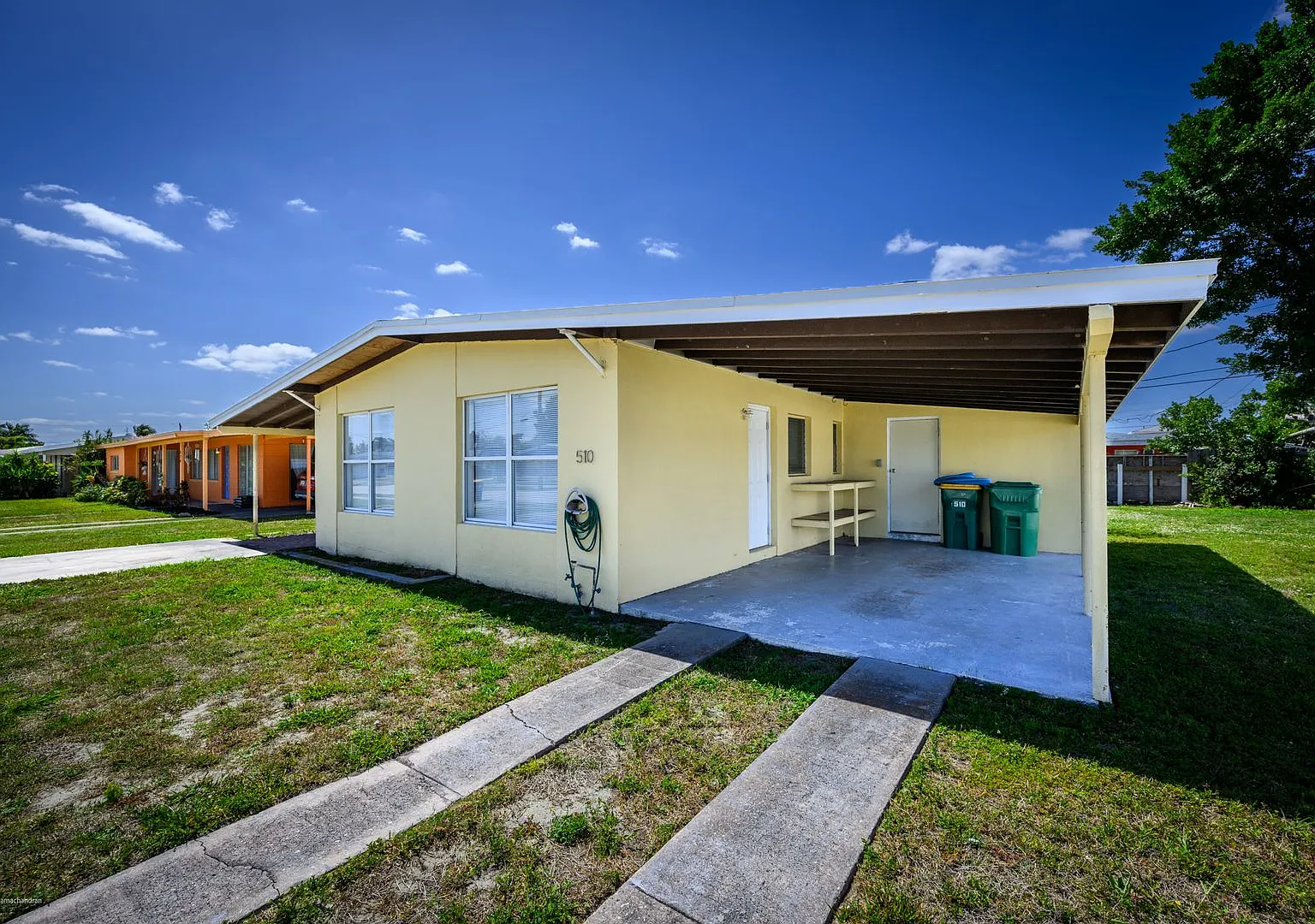 Central Location In Port Charlotte — Photo 4