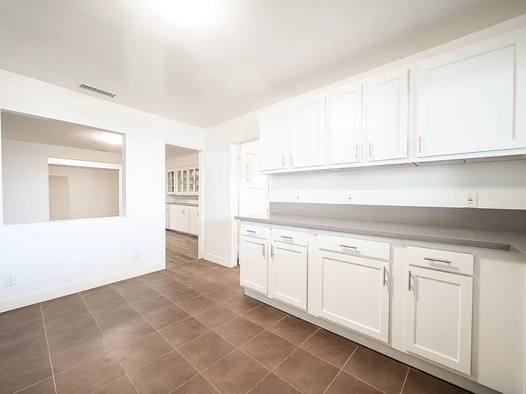 1011 San Julian St #203 — Photo 16