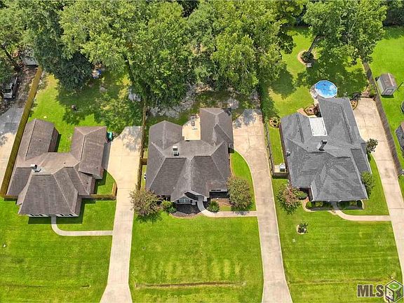 2nd image of 8098 Versailles Ave