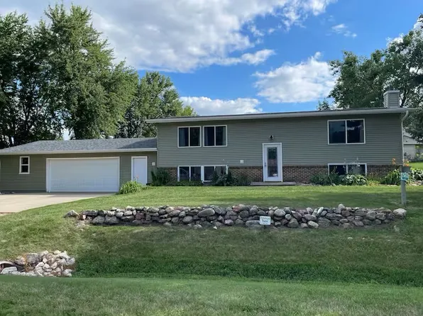 25653 162nd St, Spirit Lake, IA 51360