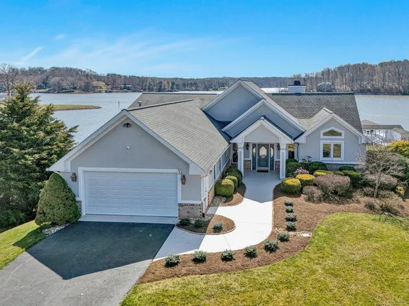 759 Boxwoodgreen Dr, Wirtz, VA 24184