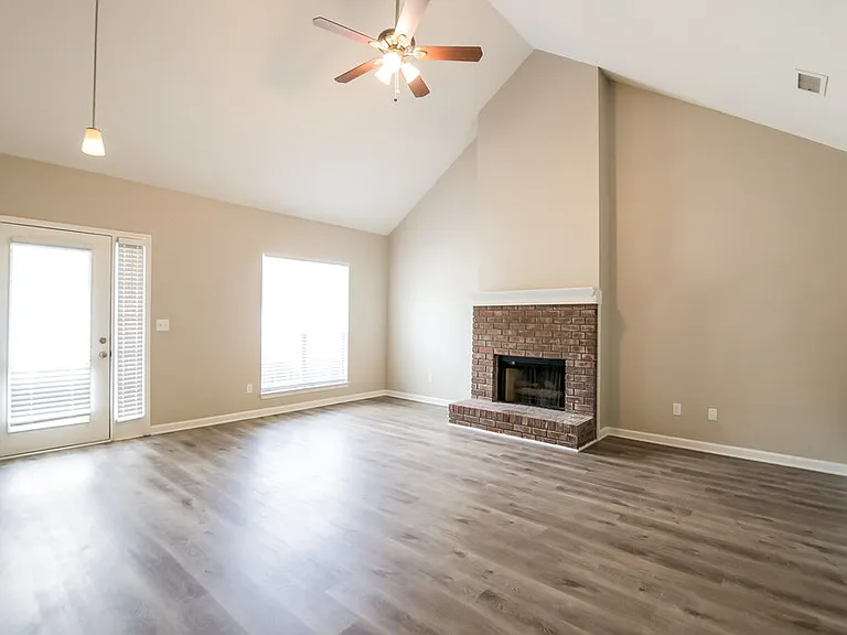 520 Brooksdale Dr — Photo 4
