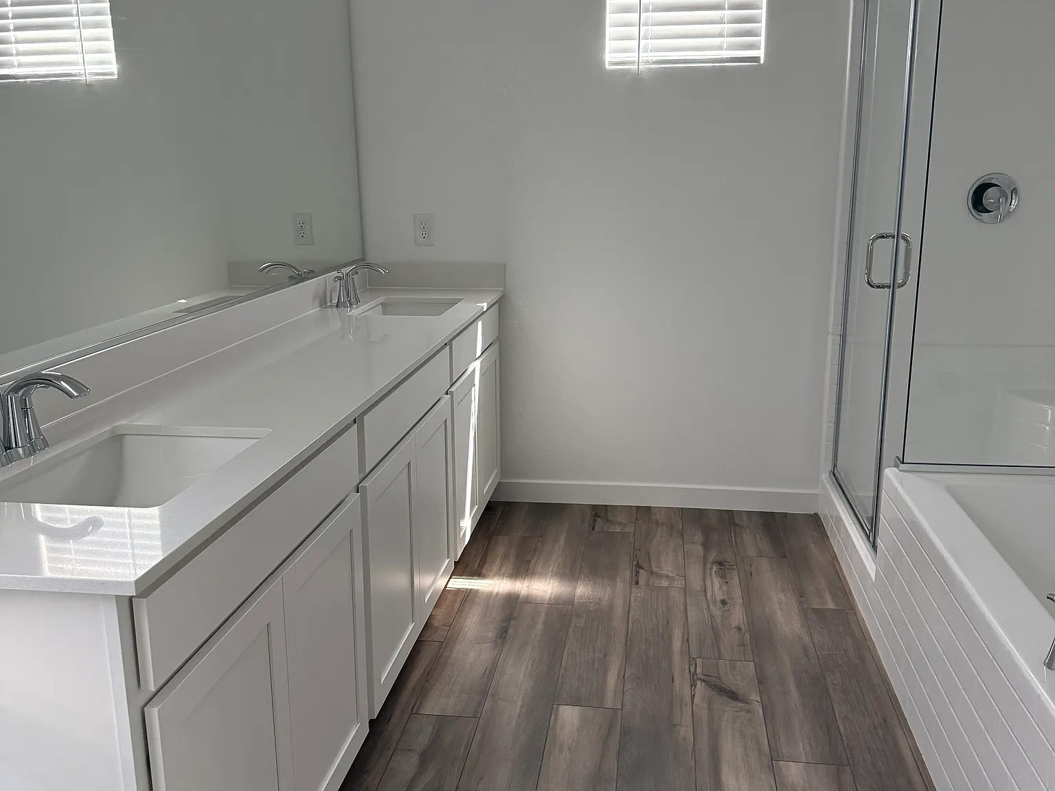 4 bed, 2405 sqft, $3,400 — Photo 2