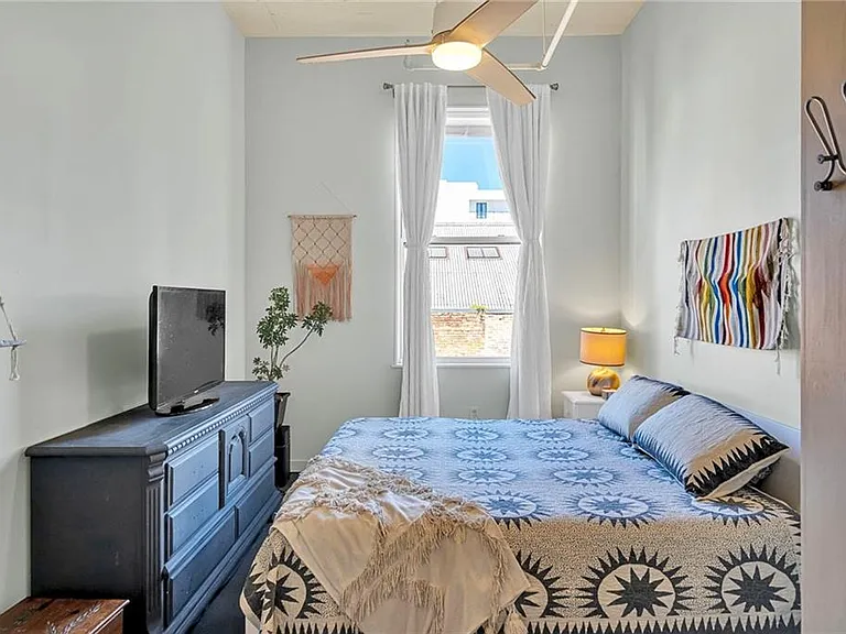 835 Julia St #4 — Photo 11