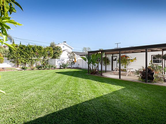 3rd image of 324 El Modena Ave