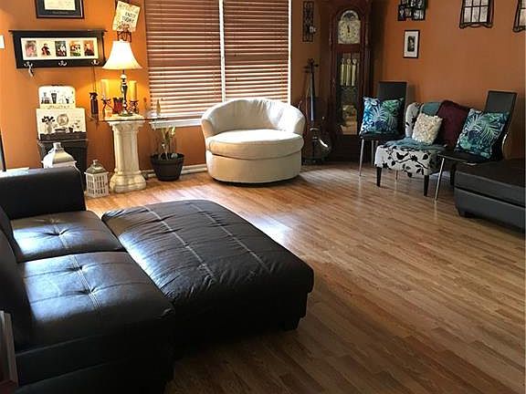 4th image of 405 S Hill Ln #9
