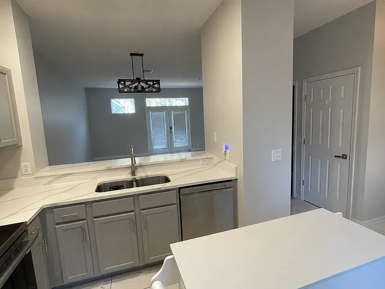 703 Charles Ct S — Photo 8