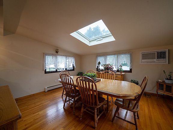 4th image of 46 Bartley Ln
