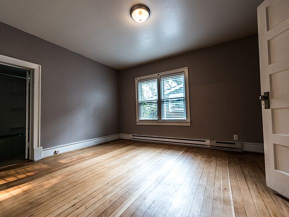 2nd image of 225 Avenue E