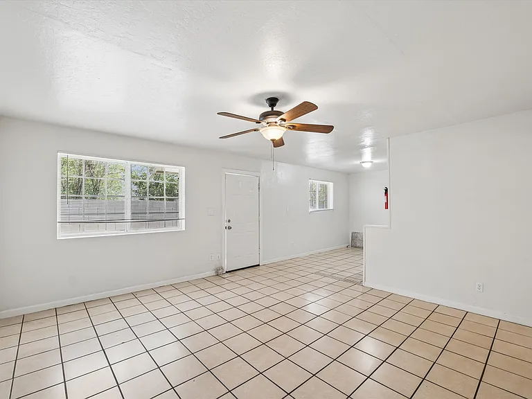 2133 W Adams St #3 — Photo 30