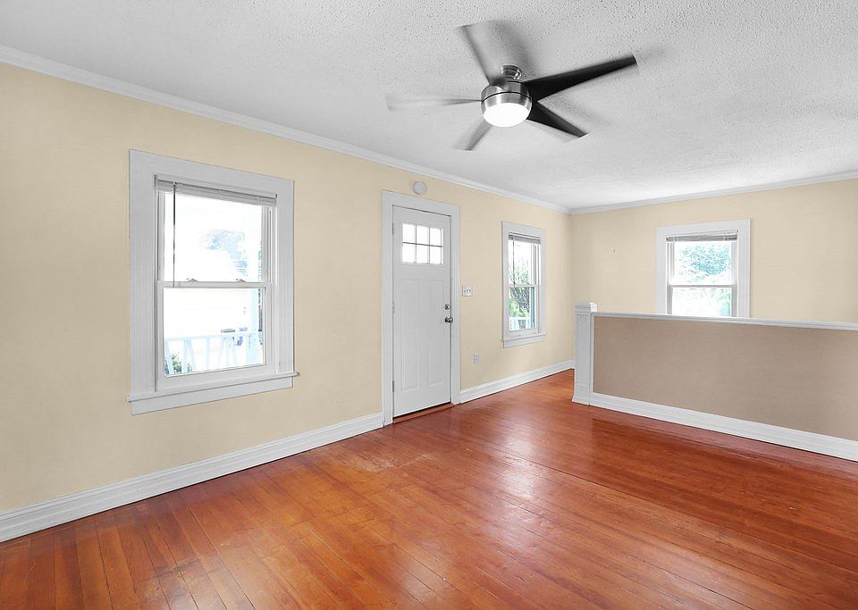 1st image of 2712 1st St S