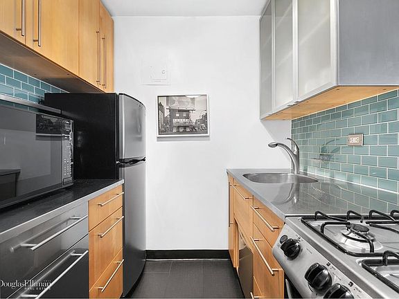 4th image of 105 3rd Ave #4A