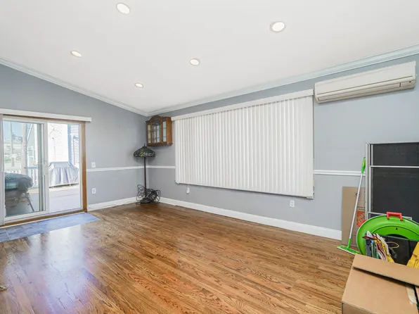 53 Dictum Court image 2 of 26