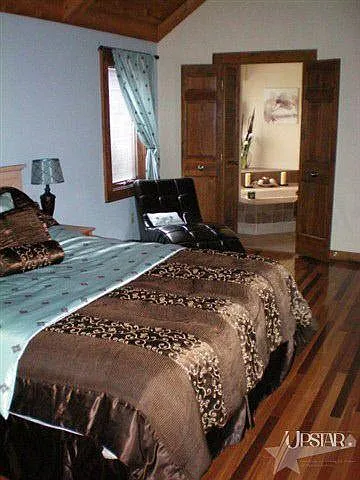 Entry to master bath