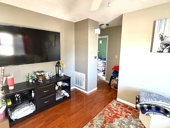 4th image of 305 Windsor Dr
