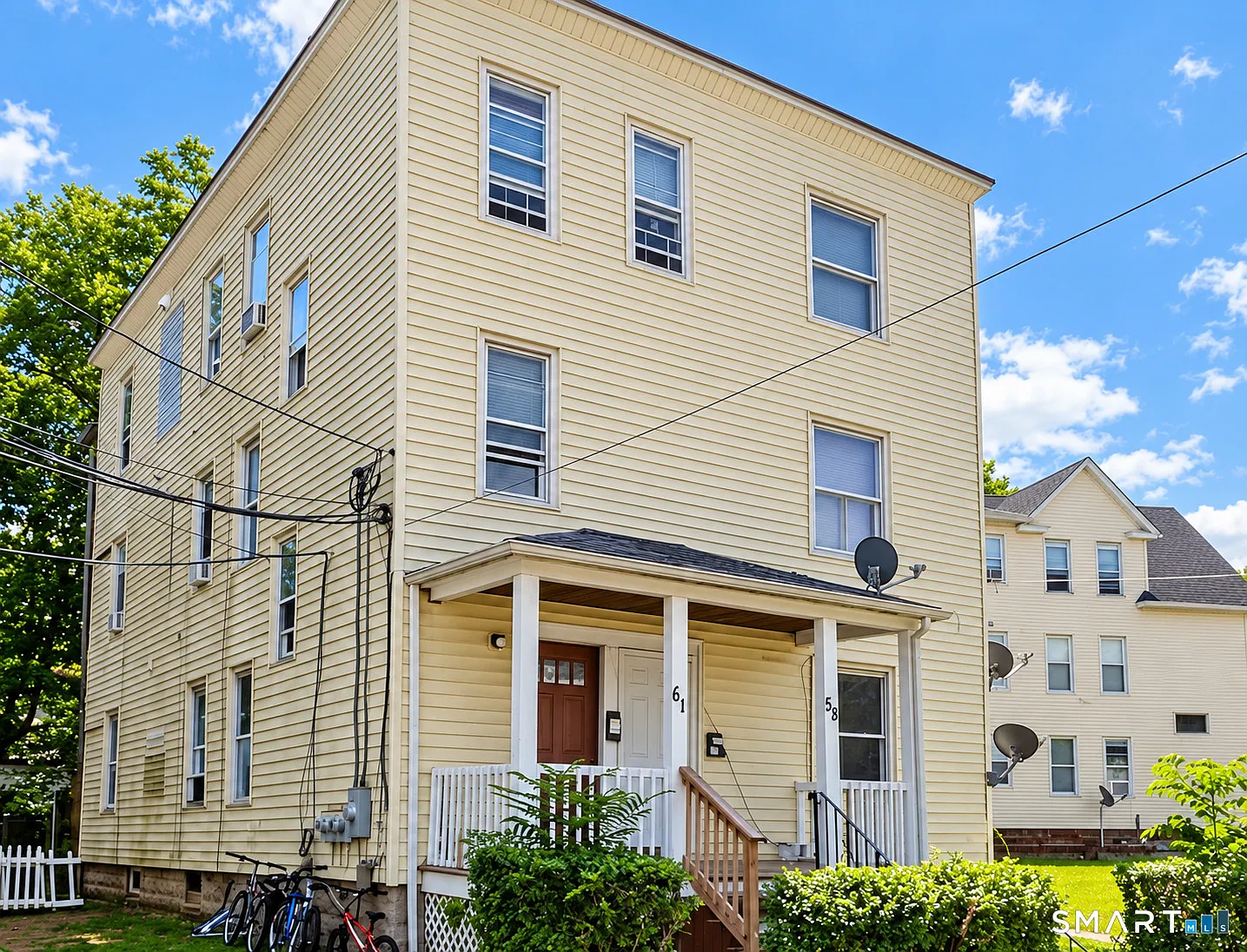 3 bed, 1.0 bath, 1000 sqft, $1,300 — Photo 1