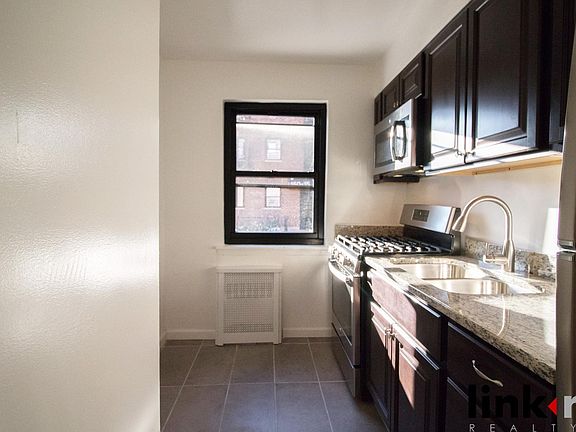2nd image of 15021 75th Ave APT 1H