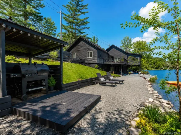 6649 State Route 52, Lake Huntington, NY 12752