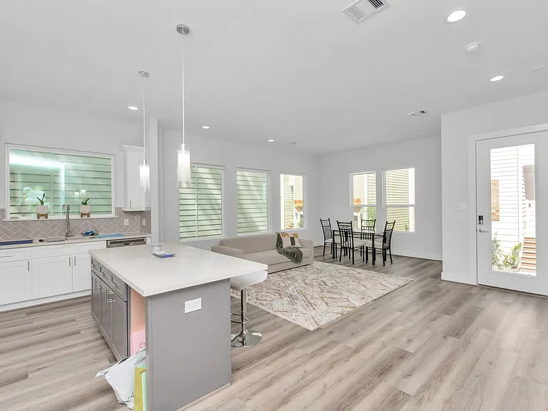 3360 Pinemont Dr — Photo 11