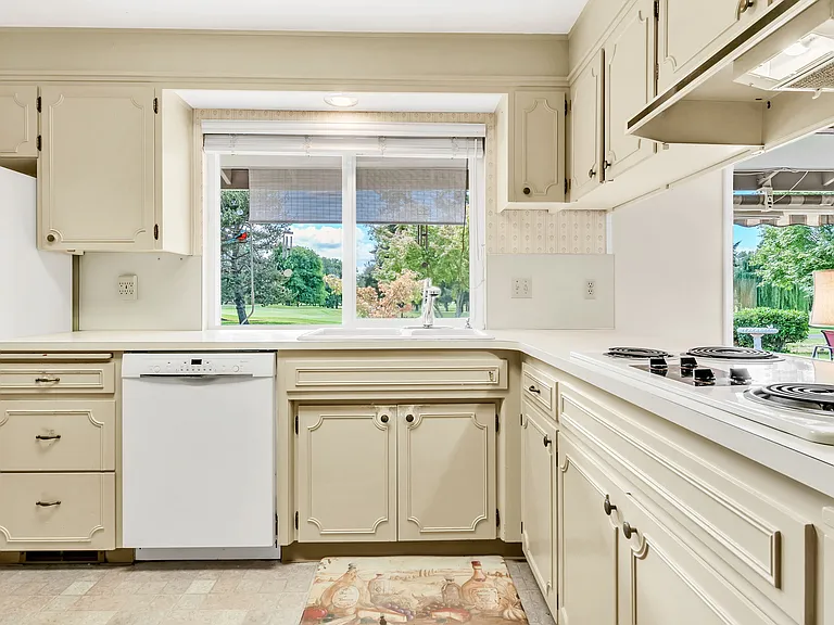 1922 Springhill Dr NW — Photo 8