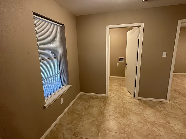 1906 Guinn Dr — Photo 9