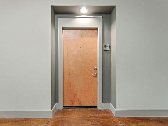 2nd image of 1901 Post Oak Blvd APT 4213