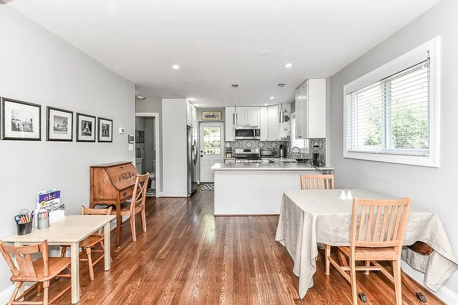 26 Sheridan St NE photo 1