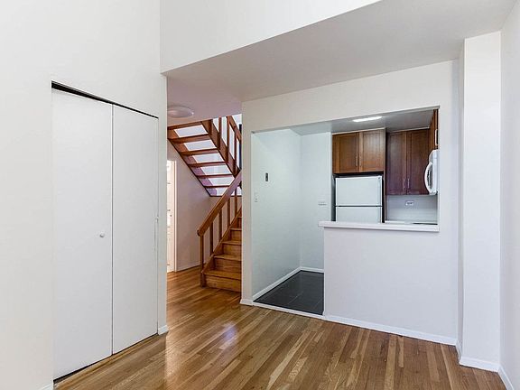 2nd image of 1 Astor Pl APT 6O