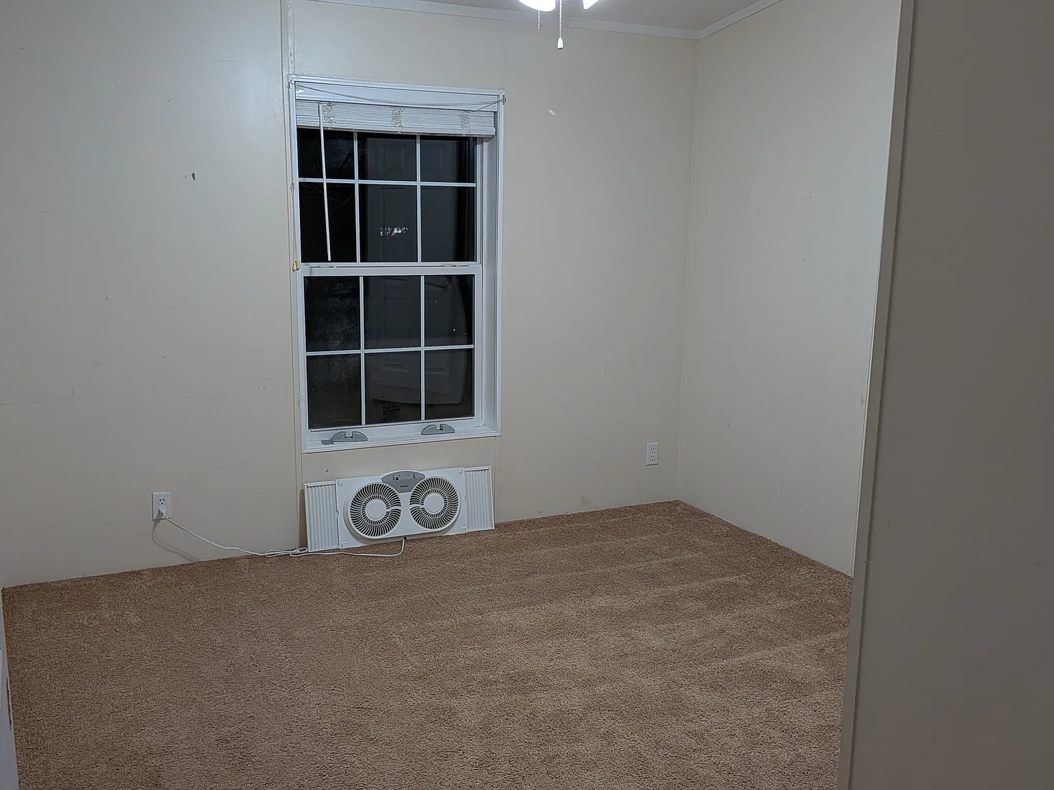 5 bed, 2063 sqft, $650 — Photo 2