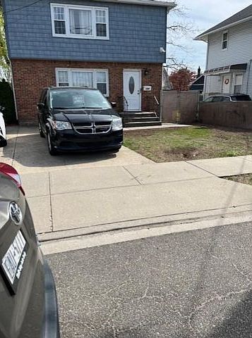 1st image of 139 E Marie St
