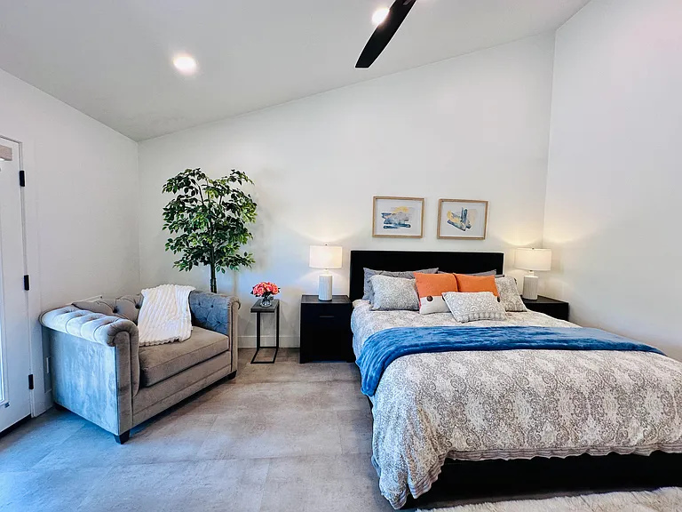 Prime Suite- Master bedroom :
Luxurious King bed, sitting area, TV, spacious walk-in closet