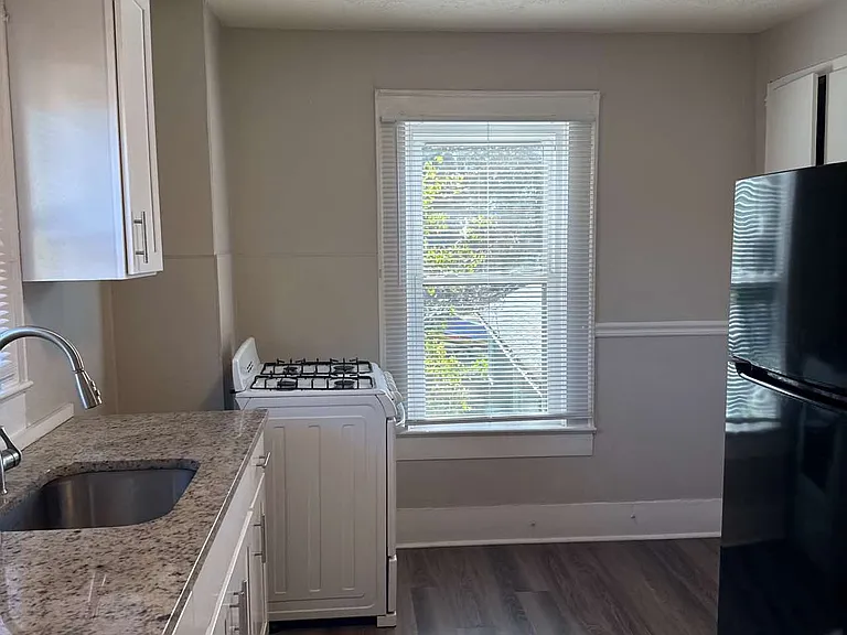 501 S Sterling St #B — Photo 3