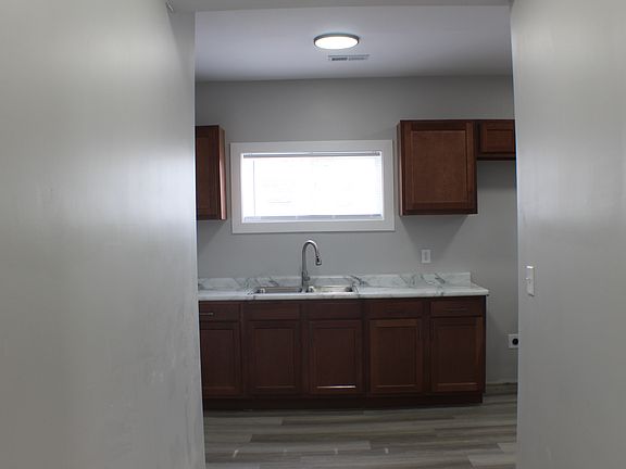 3rd image of 712 Elizabeth St #1