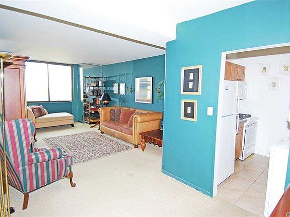 2nd image of 27010 Grand Central Pkwy APT 8J