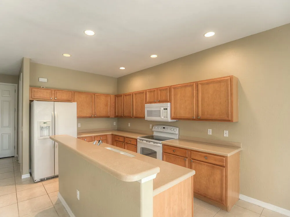 4 bed, 2.5 bath, 2736 sqft, $3,540 — Photo 4
