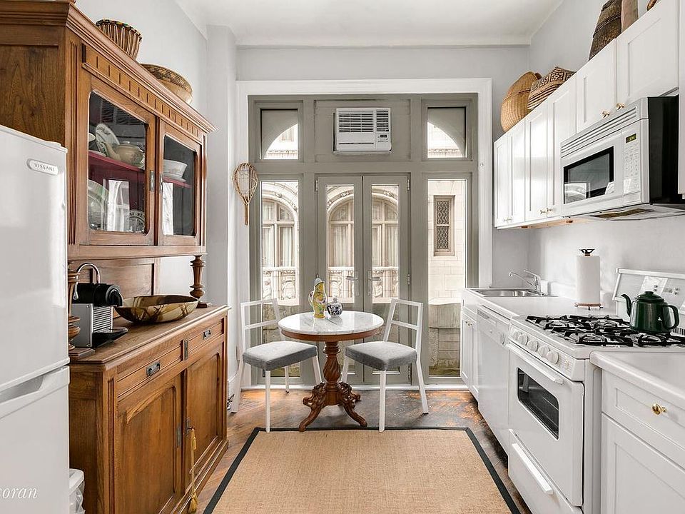 2nd image of 36 Gramercy Park E APT 10W