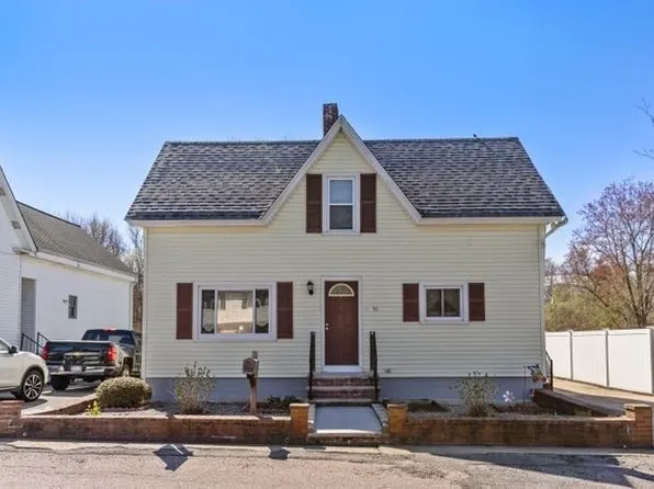 51 Bennett St, Taunton, MA 02780