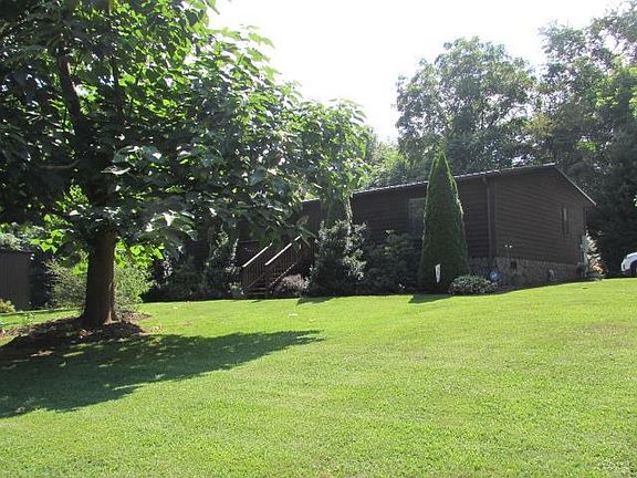 3rd image of 139 Twin Pines Ln
