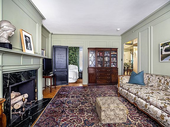 2nd image of 135 W 58th St APT 7D