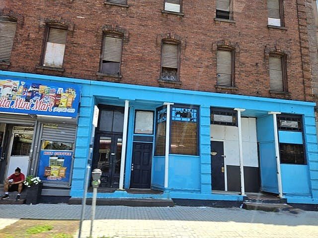 2nd image of 156 High St