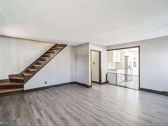 3rd image of 1043 Morton Ave