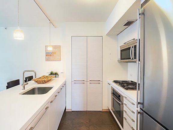 5th image of 311 E 11th St #5D