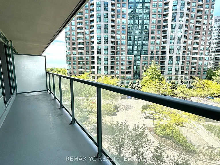 5500 Yonge St #409 — Photo 9