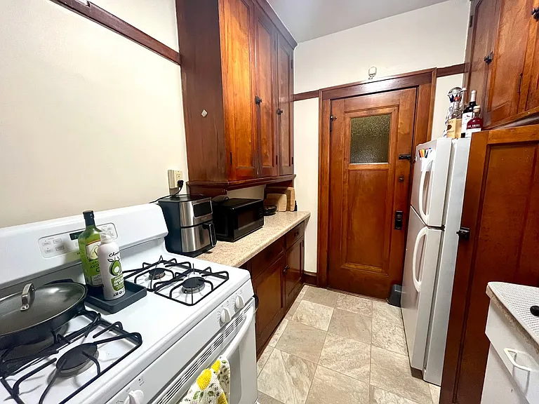 4455 N Oakland Ave — Photo 8