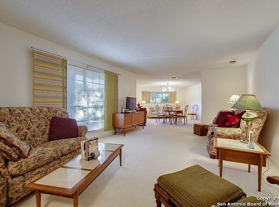 5th image of 209 Sir Arthur Ct