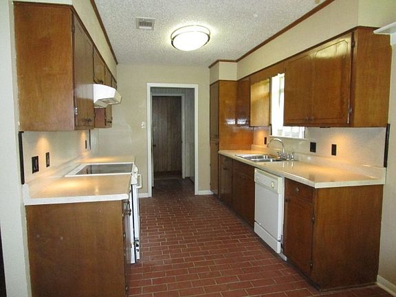 5th image of 9485 Landis Dr