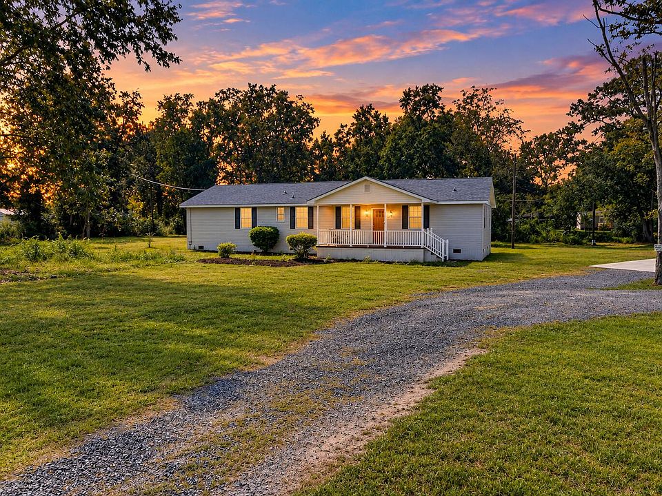 1st image of 389 Maggie Rd